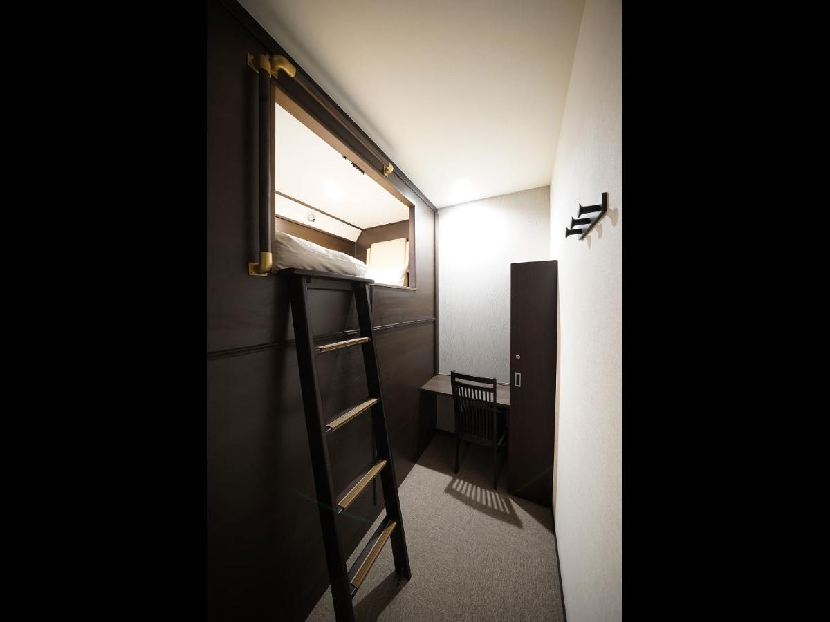 Wellcabin Tenjin - Male Only Fukuoka  Ngoại thất bức ảnh