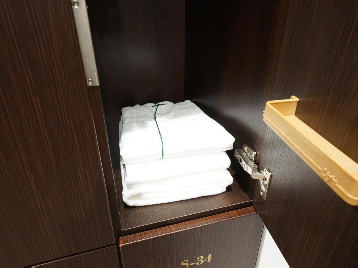 Wellcabin Tenjin - Male Only Fukuoka  Ngoại thất bức ảnh