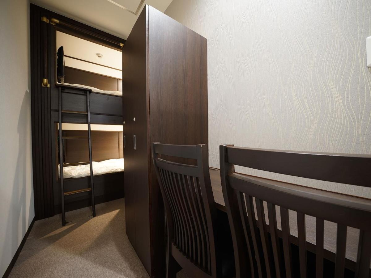 Wellcabin Tenjin - Male Only Fukuoka  Ngoại thất bức ảnh